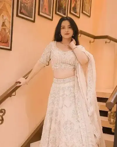 Escort Pirawa